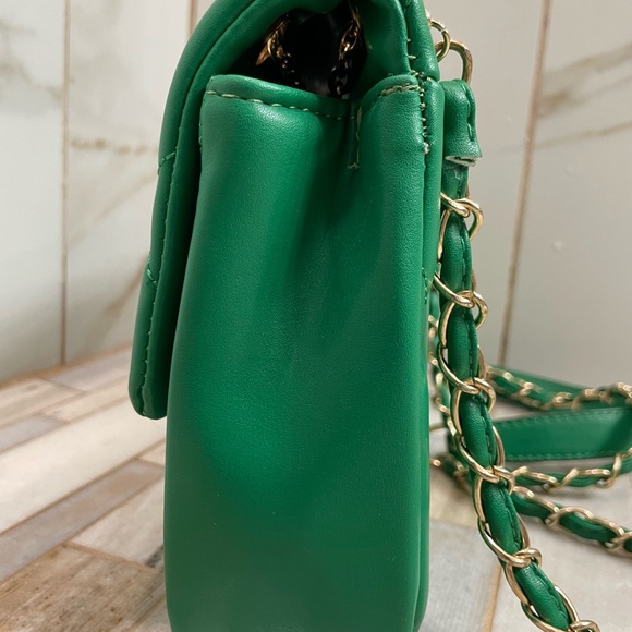 ✨ Designer Style Quilted Green Shoulder Bag – Gold Chain Detail ✨ - Picture 15 of 16
